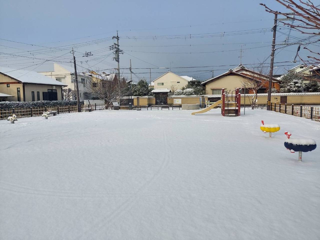 久しぶりに雪が積もりましたね(^^;